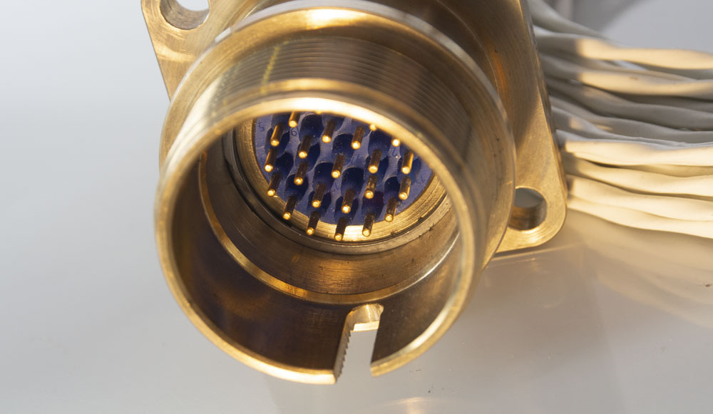 Dip loop mast connector